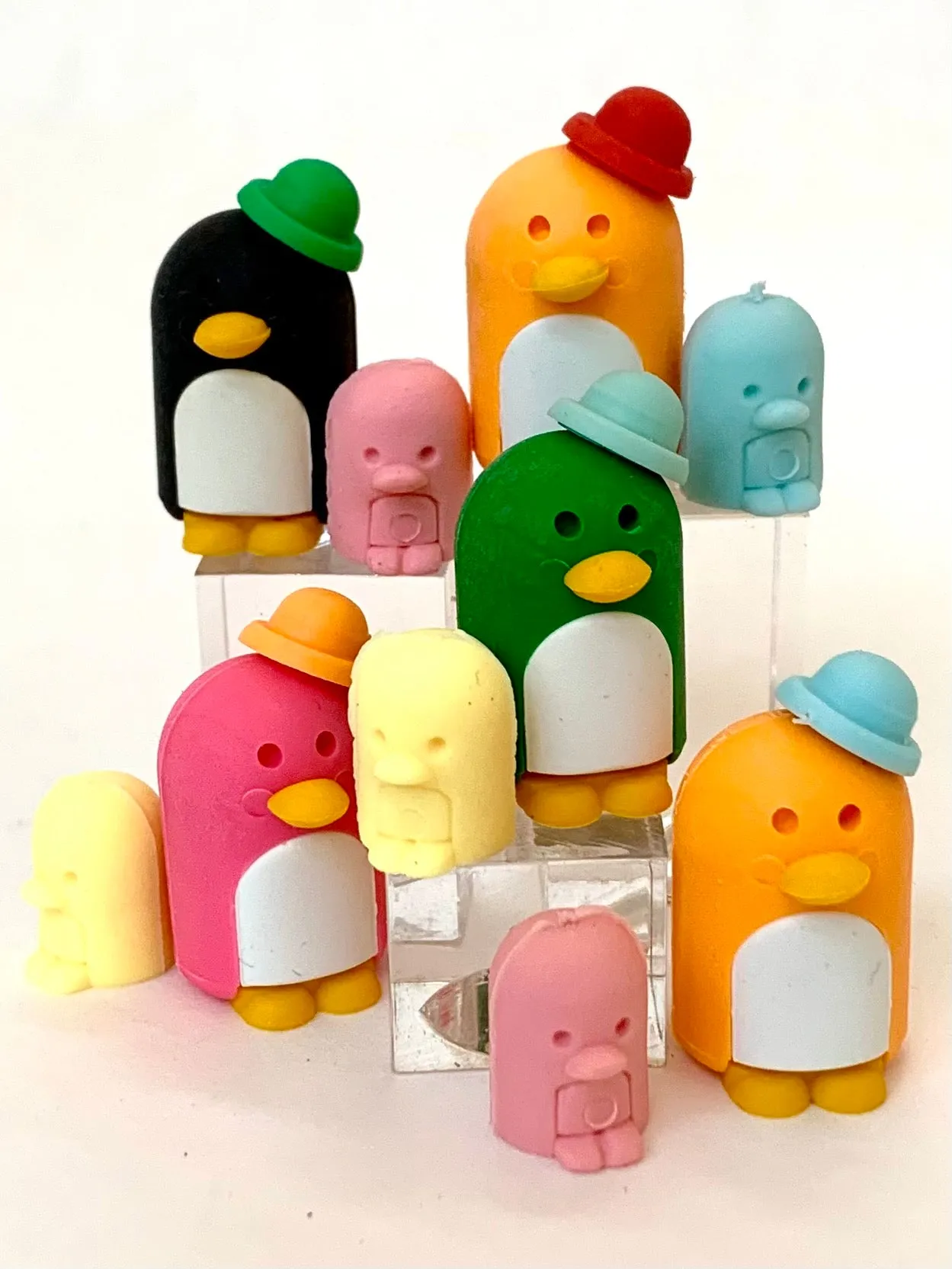 38205 PENGUIN FAMILY ERASERS-60