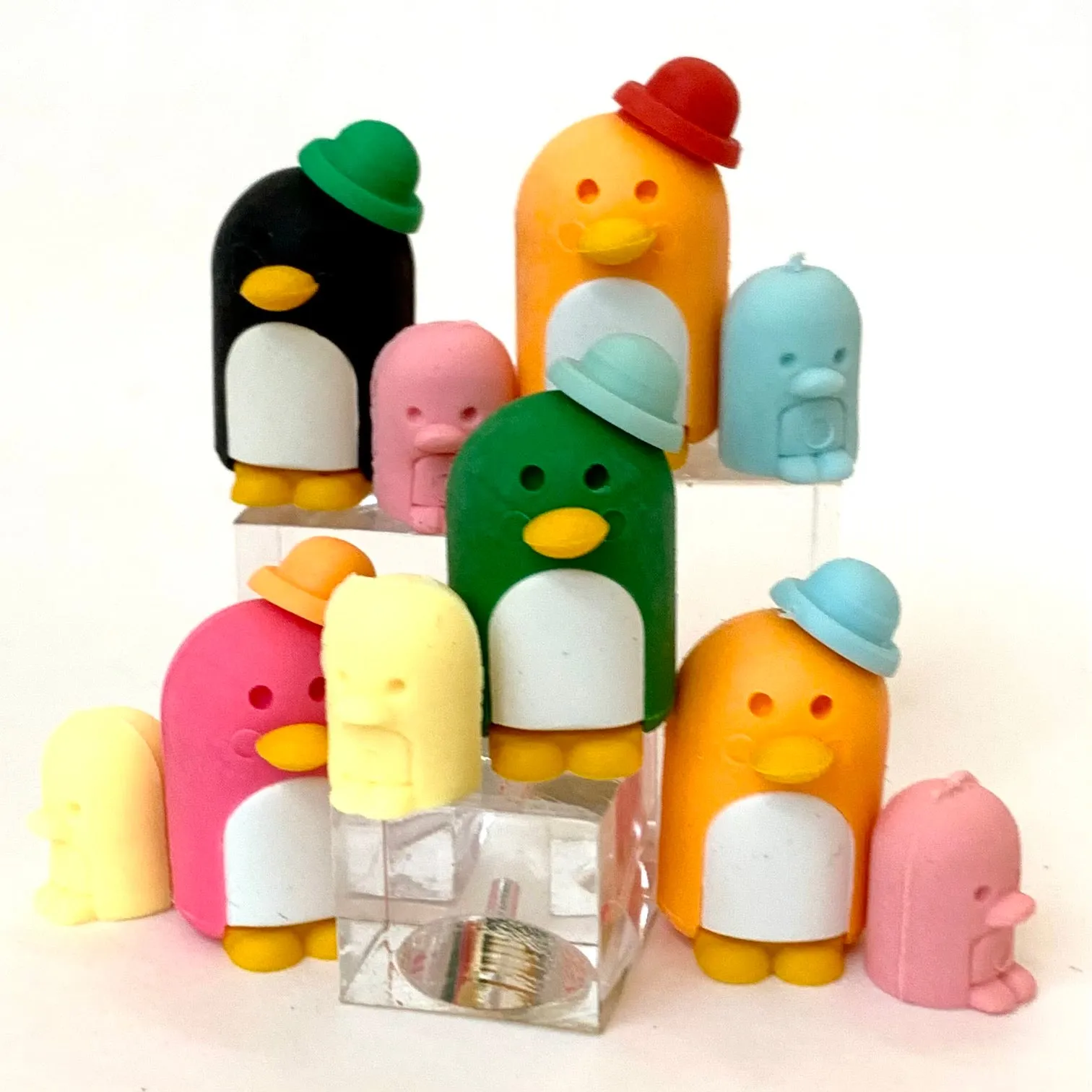 38205 PENGUIN FAMILY ERASERS-60