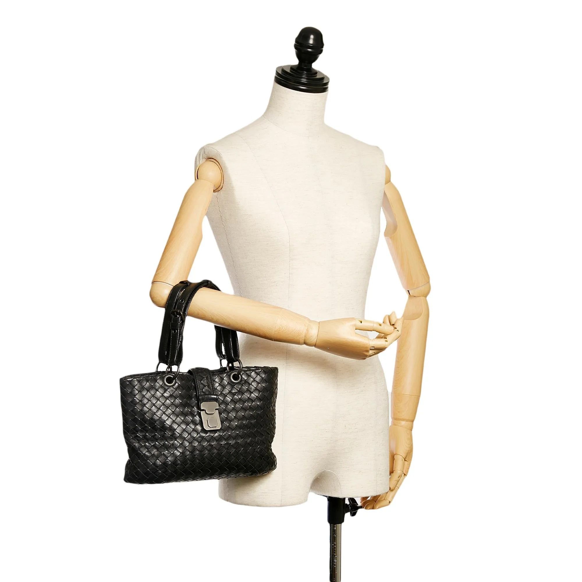 Bottega Veneta Intrecciato Leather Handbag (SHG-29480)