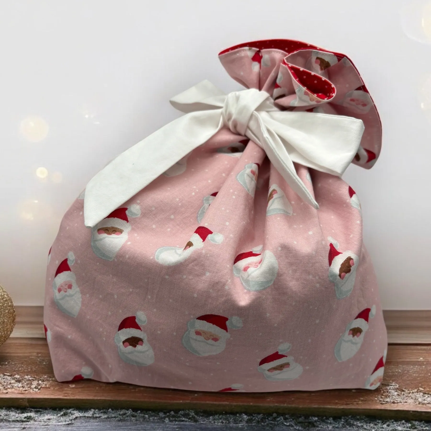 Going All Out Gift Bag - Santas on Pink