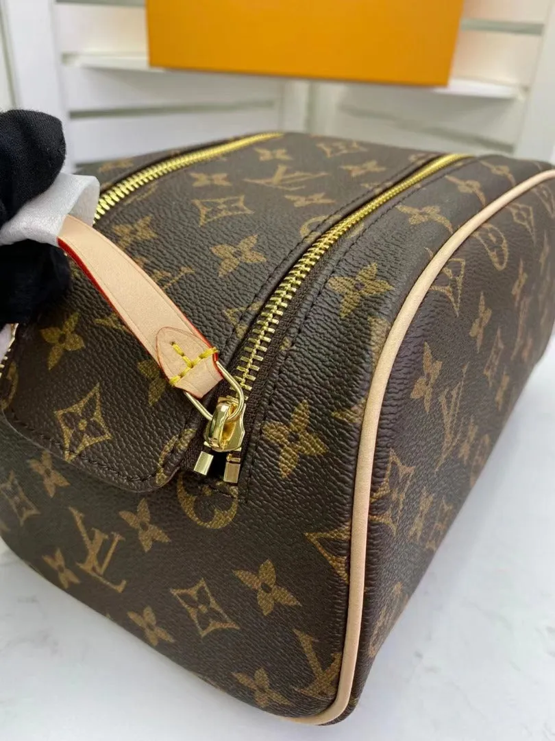 LV King Size Toiletry Monogram Canvas For Women, WoBags, Travel Bags 11in/28cm LV M47528