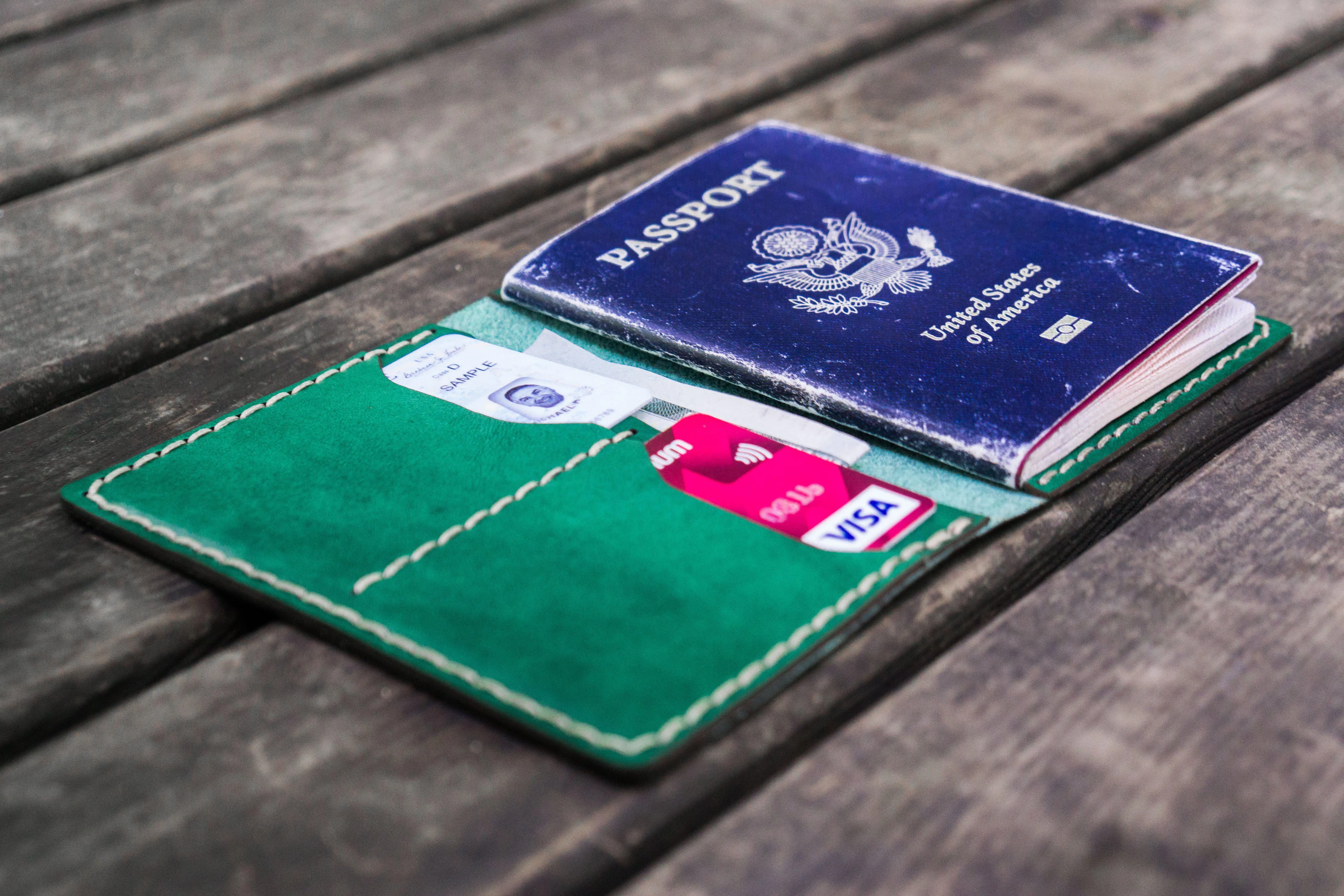 No.06 Leather Passport Holder - Green