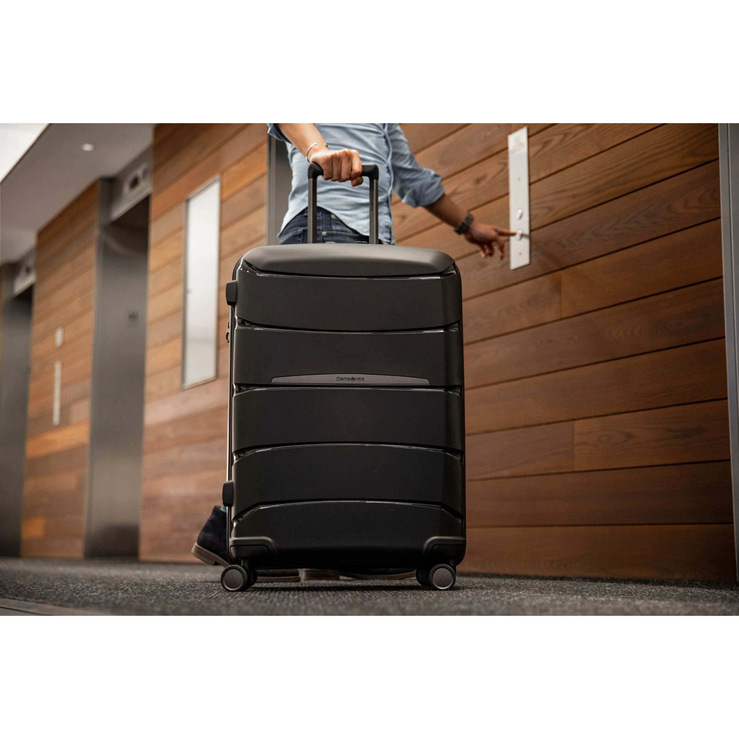 Samsonite Outline Pro Large Spinner Luggage